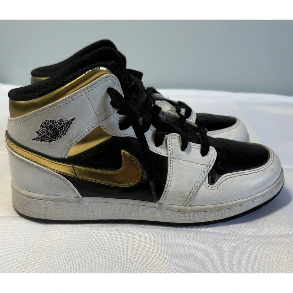 Air Jordan 1 Mid Metallic Gold White Black Sneakers Kids 6.5Y 554725-190